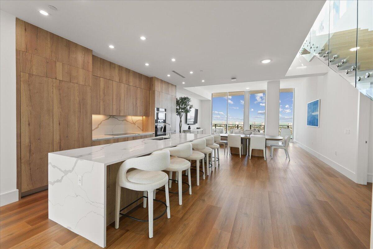 220 LAKE SHORE Drive 2406