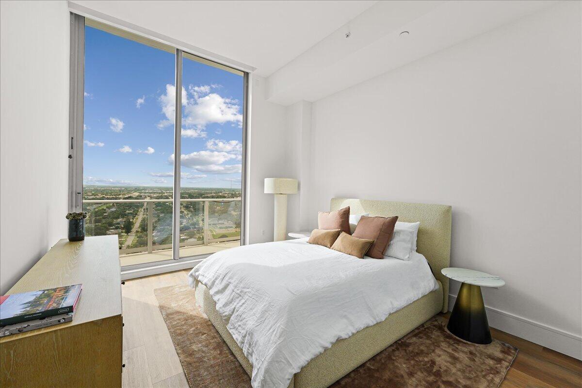 220 LAKE SHORE Drive 2406