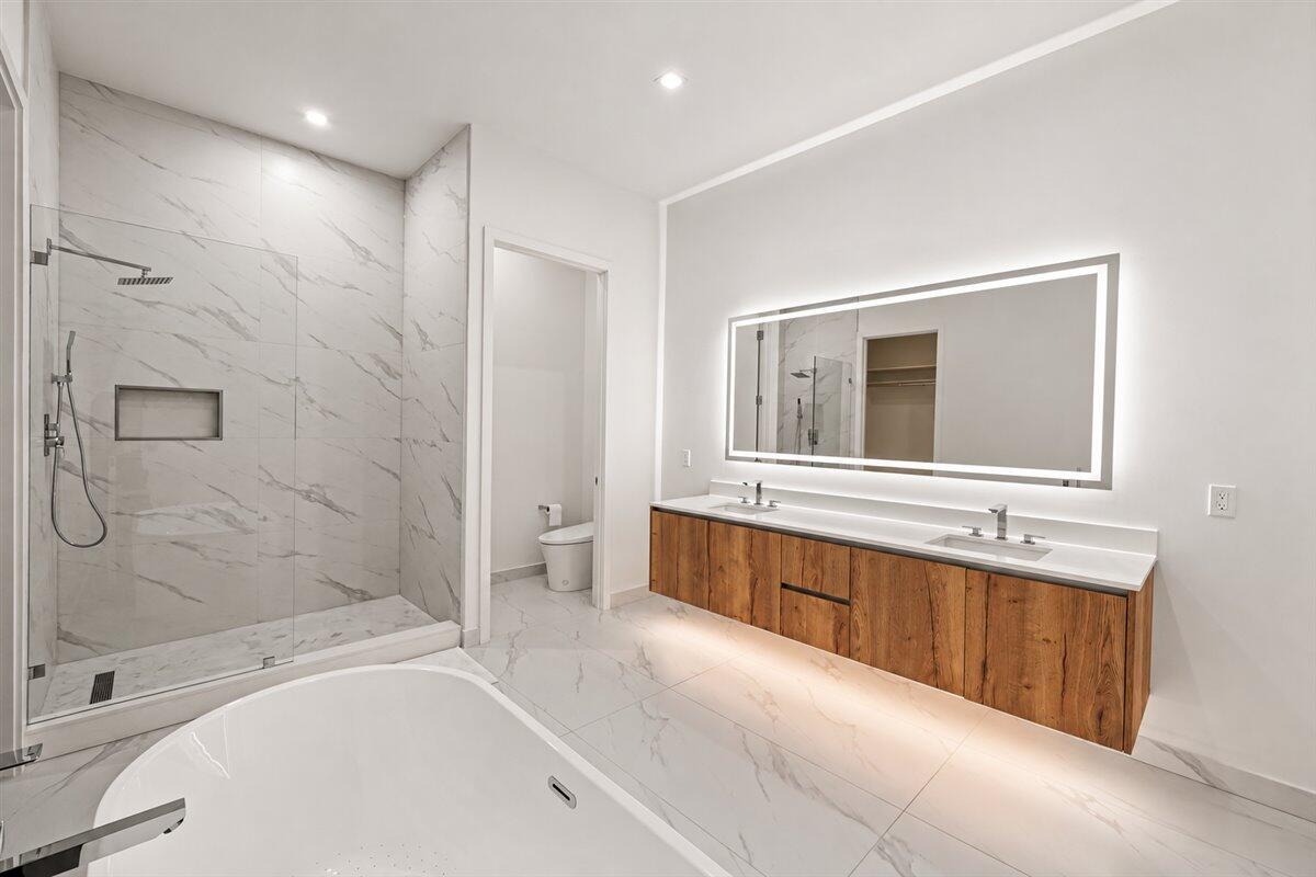 220 LAKE SHORE Drive 2406
