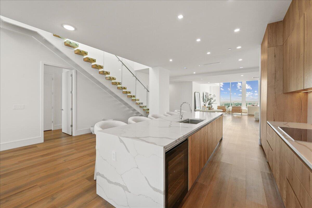 220 LAKE SHORE Drive 2406