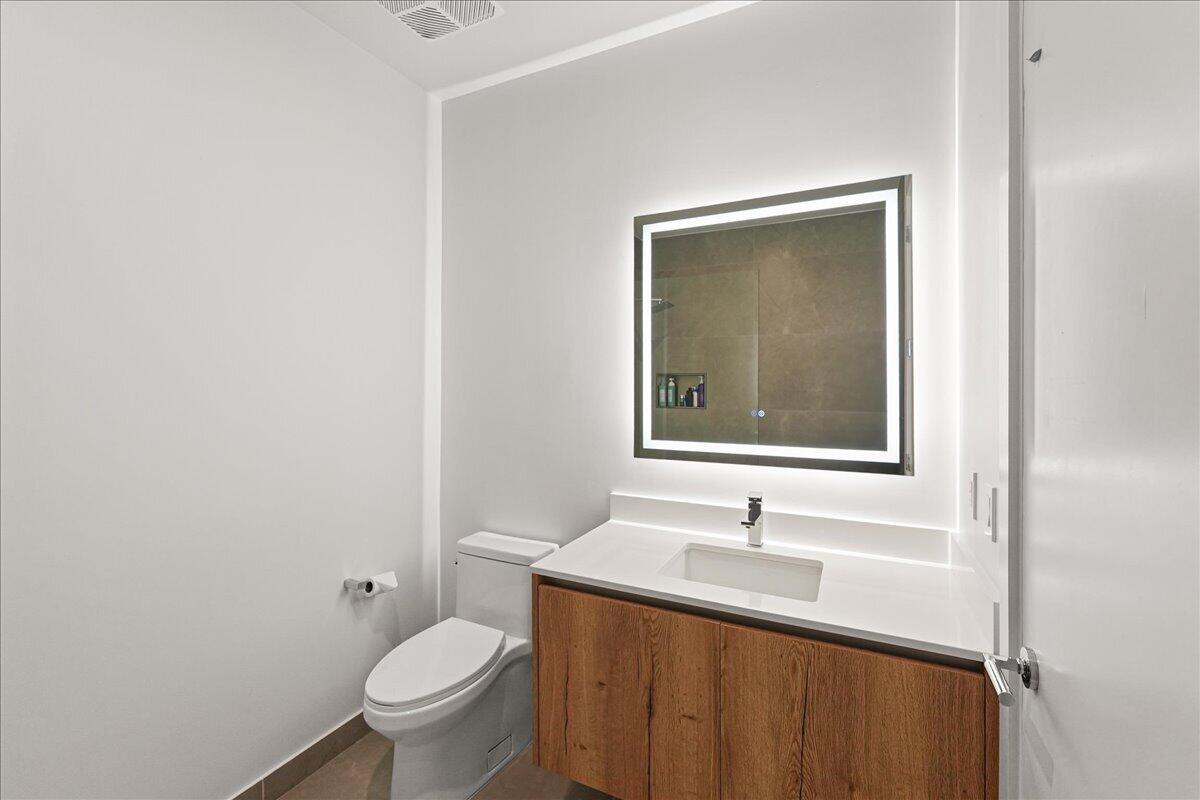 220 LAKE SHORE Drive 2406