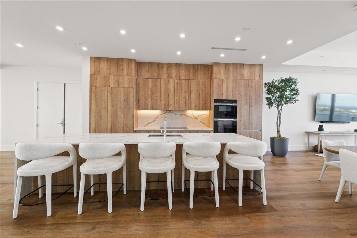 220 LAKE SHORE Drive 2406