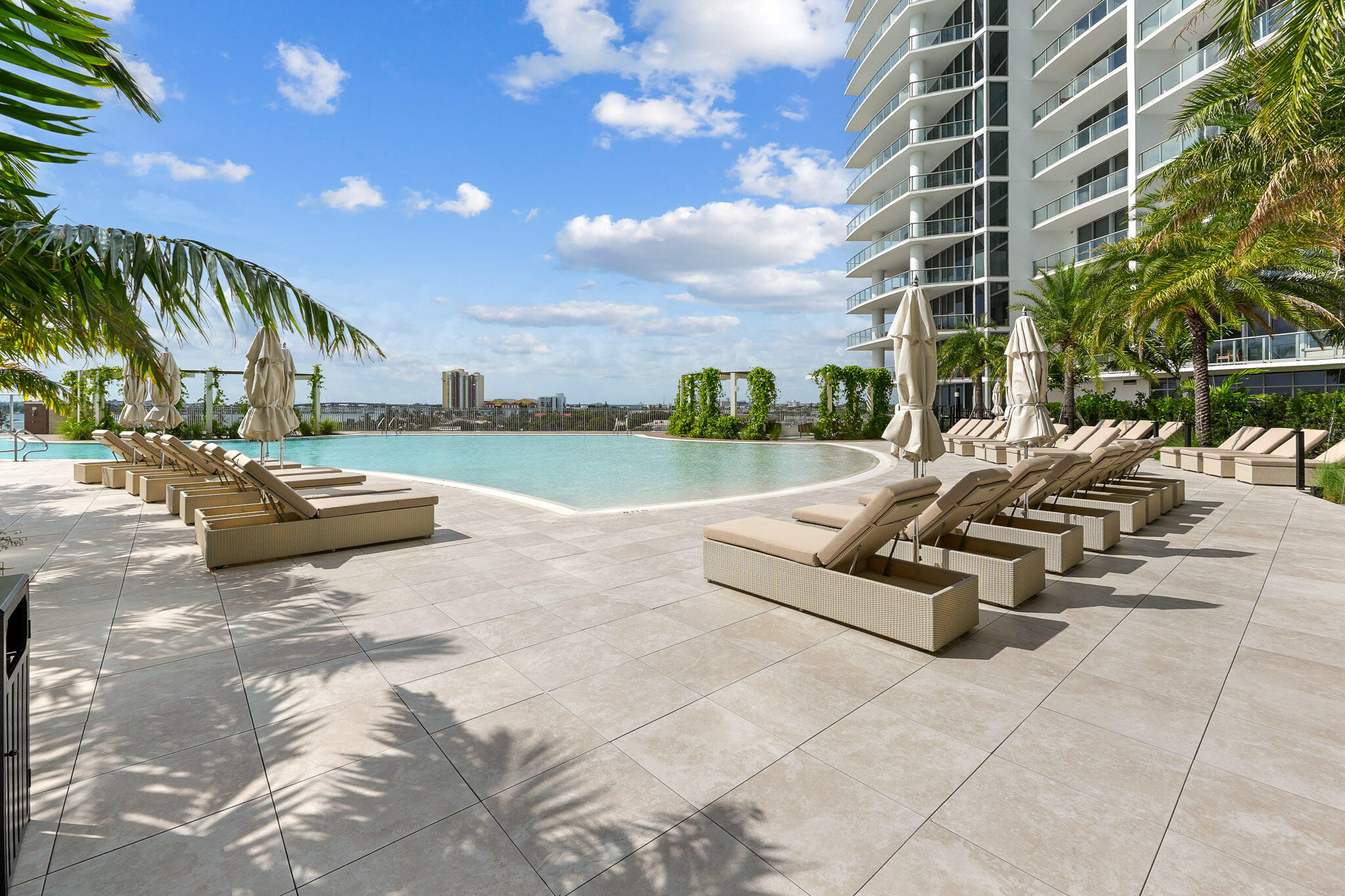220 LAKE SHORE Drive 2406
