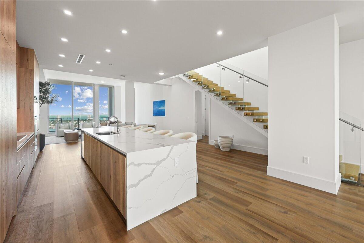 220 LAKE SHORE Drive 2406