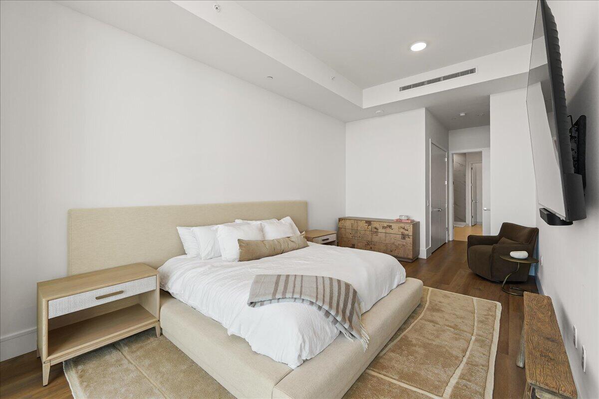 220 LAKE SHORE Drive 2406