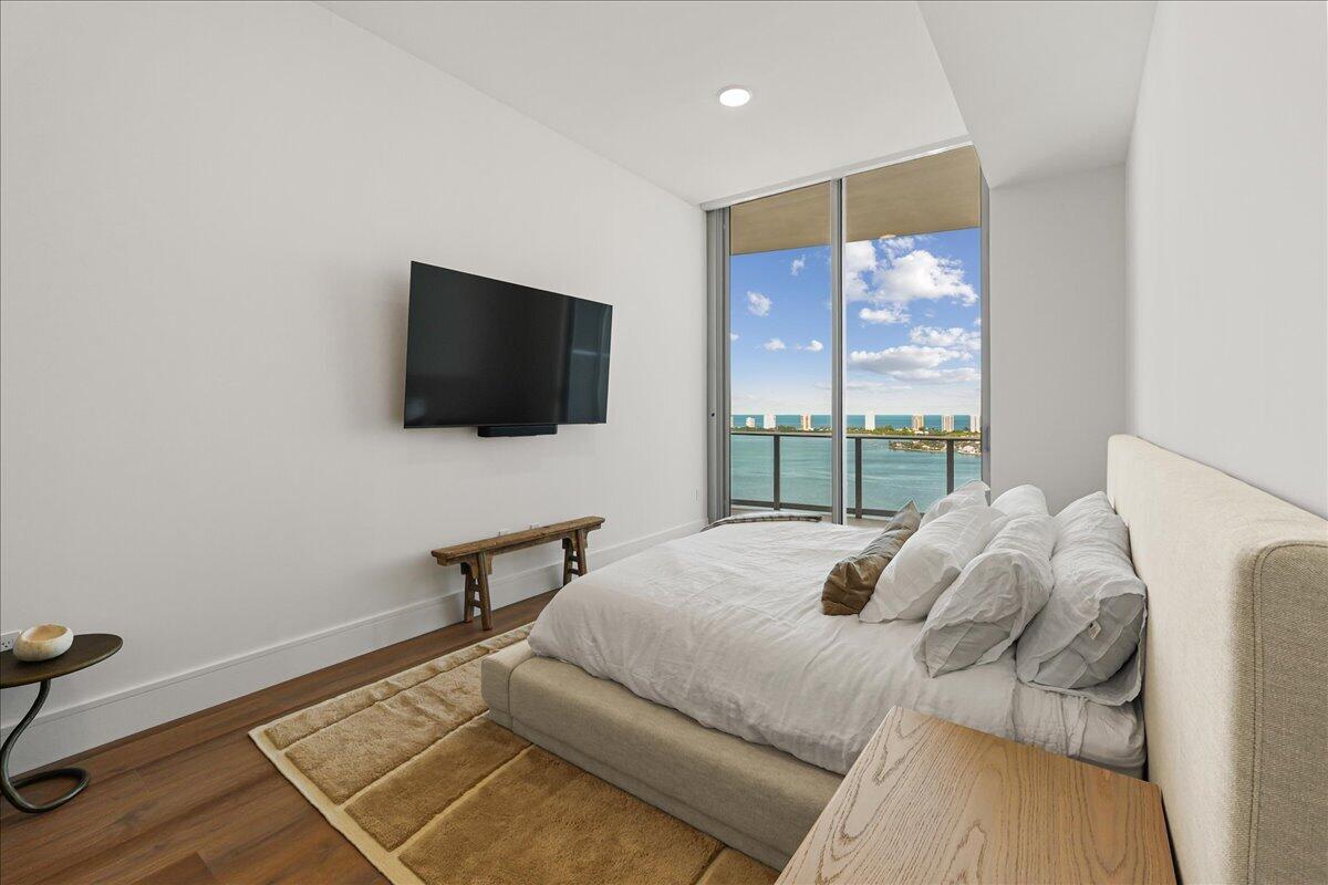 220 LAKE SHORE Drive 2406