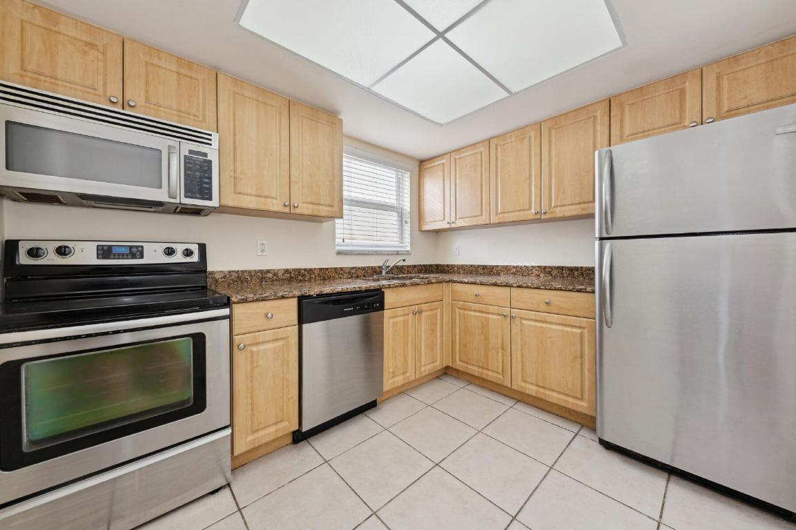 1000 NE 9th Avenue 1