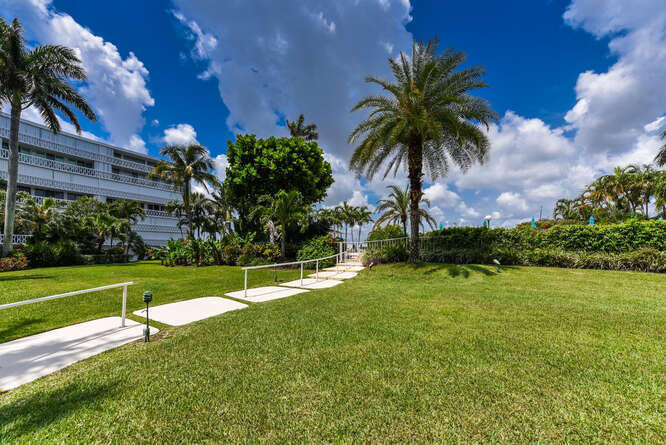2505 S Ocean Boulevard 7050
