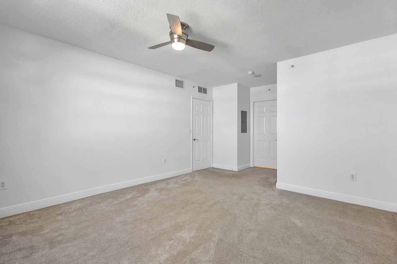 610 Clematis Street 418