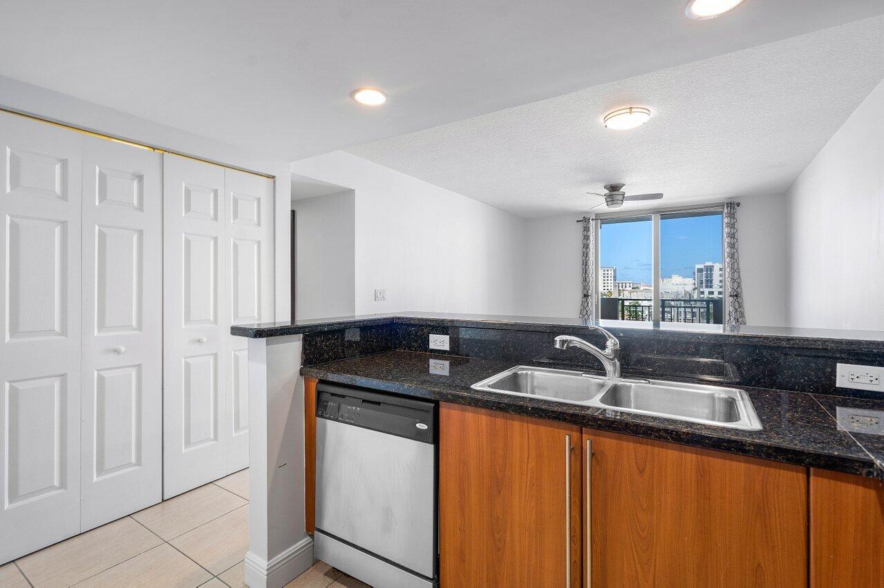 610 Clematis Street 418