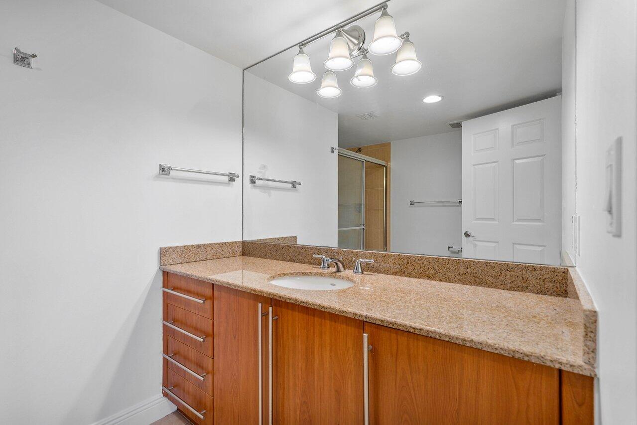 610 Clematis Street 418