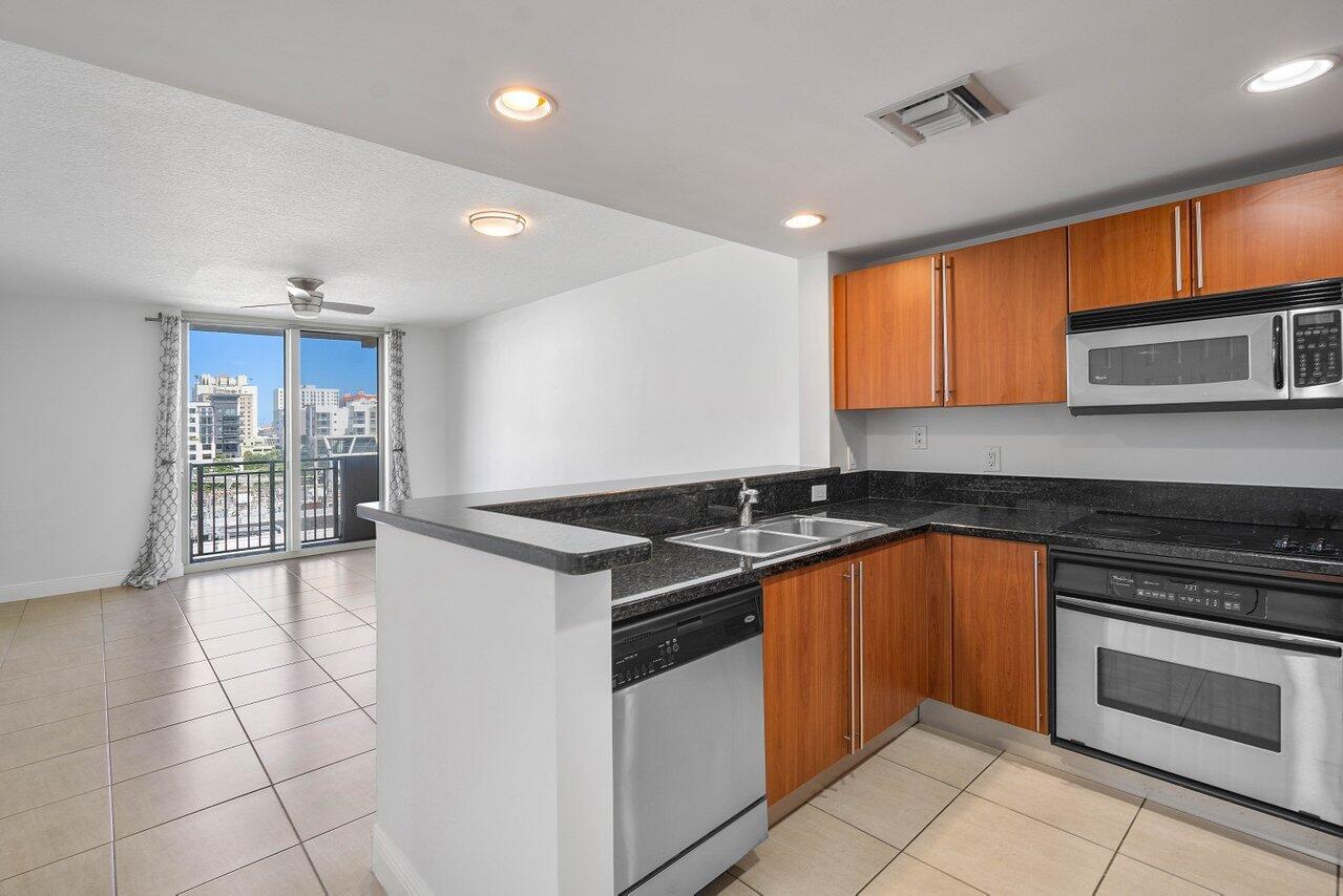 610 Clematis Street 418