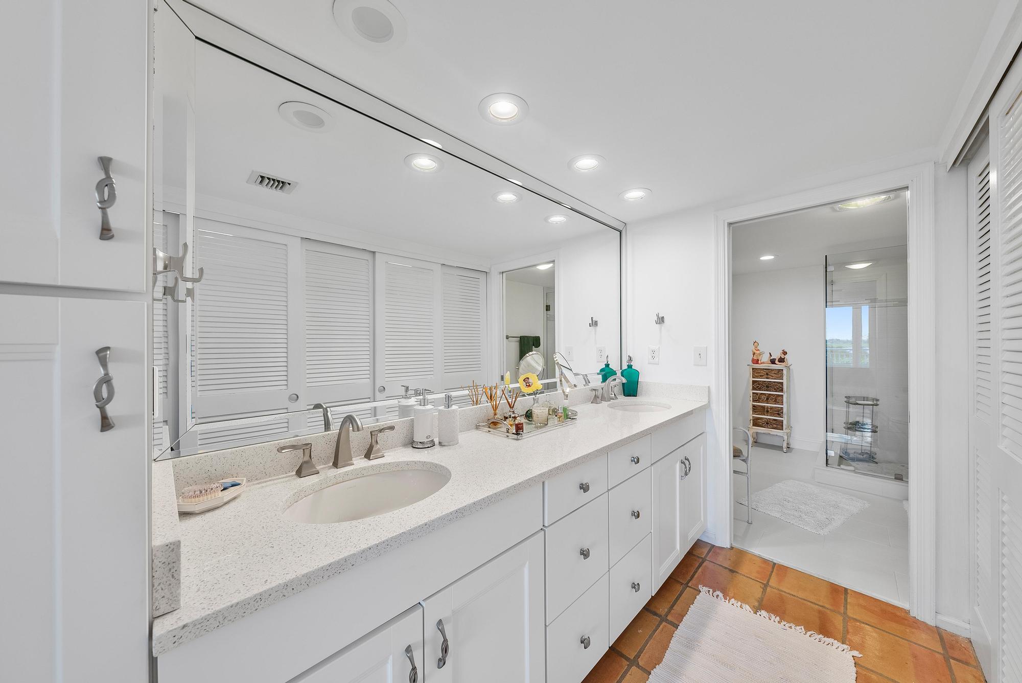 2600 S Ocean Boulevard 305s