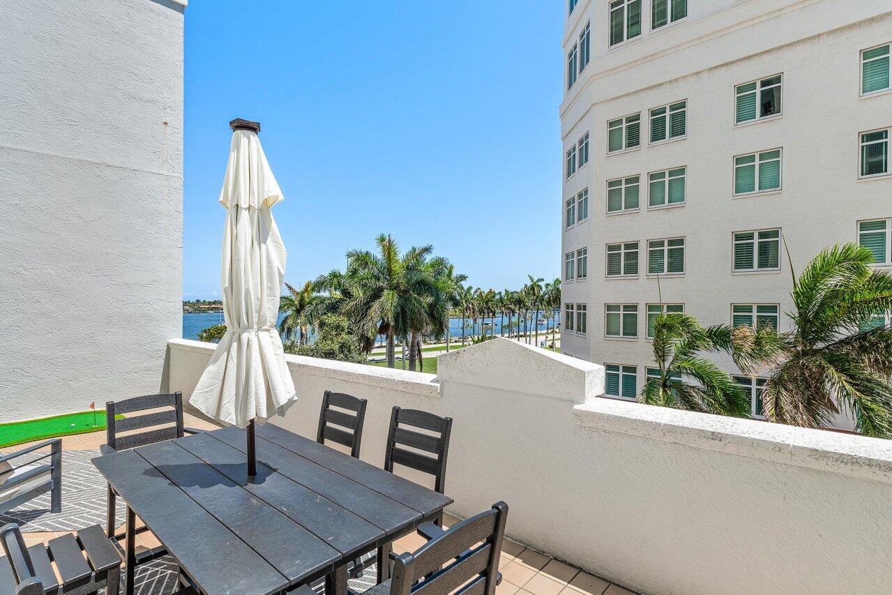 255 Evernia Street 306