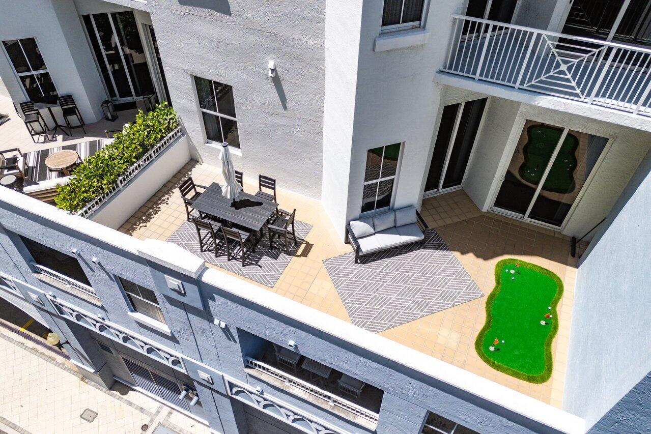 255 Evernia Street 306