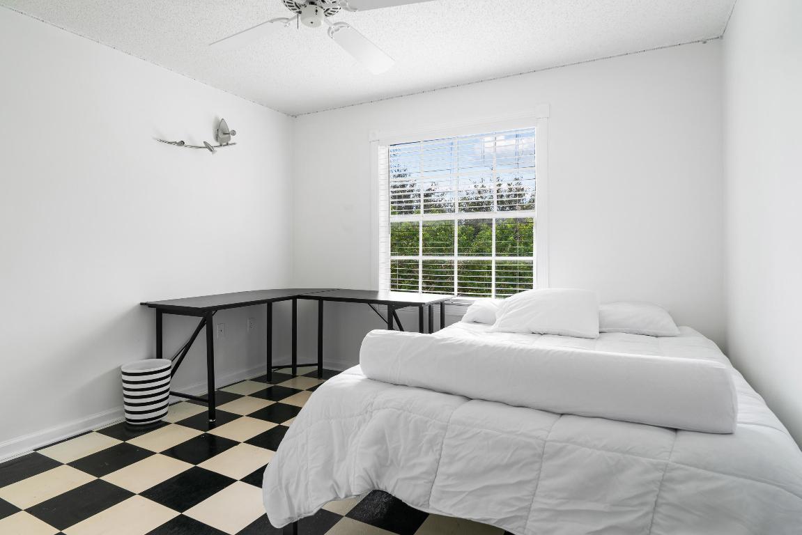 1015 Fairfax Circle W