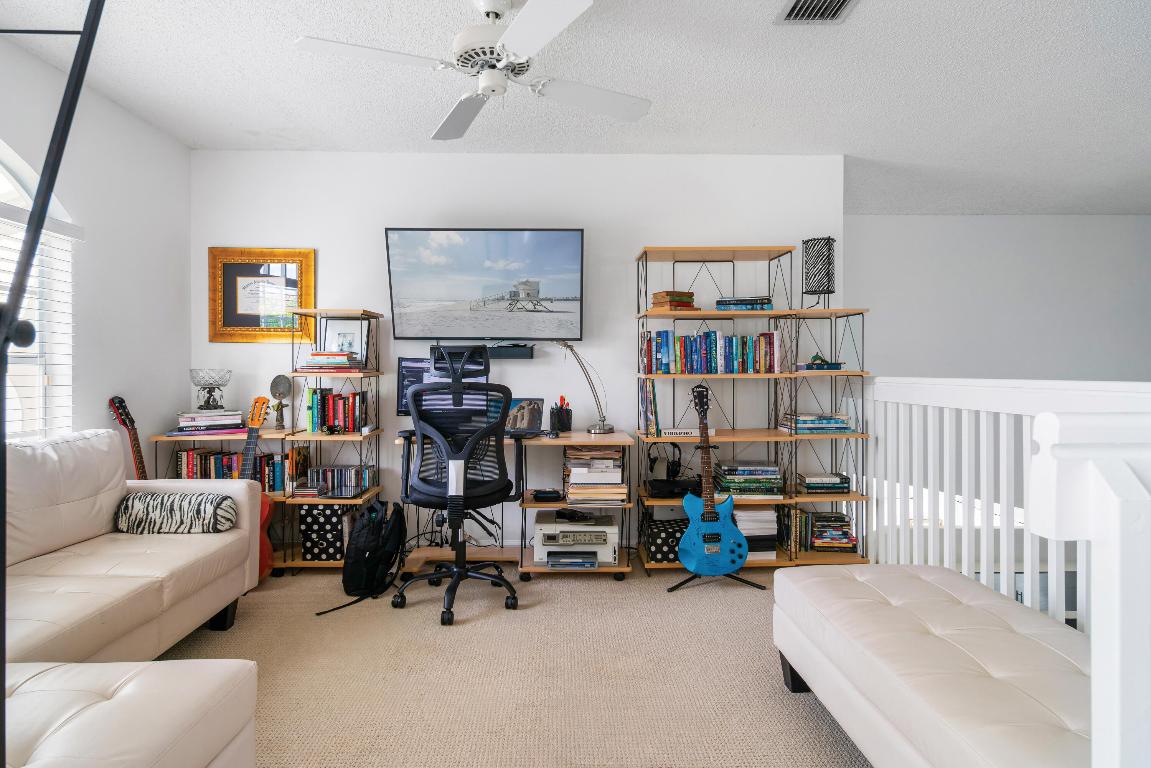 1015 Fairfax Circle W