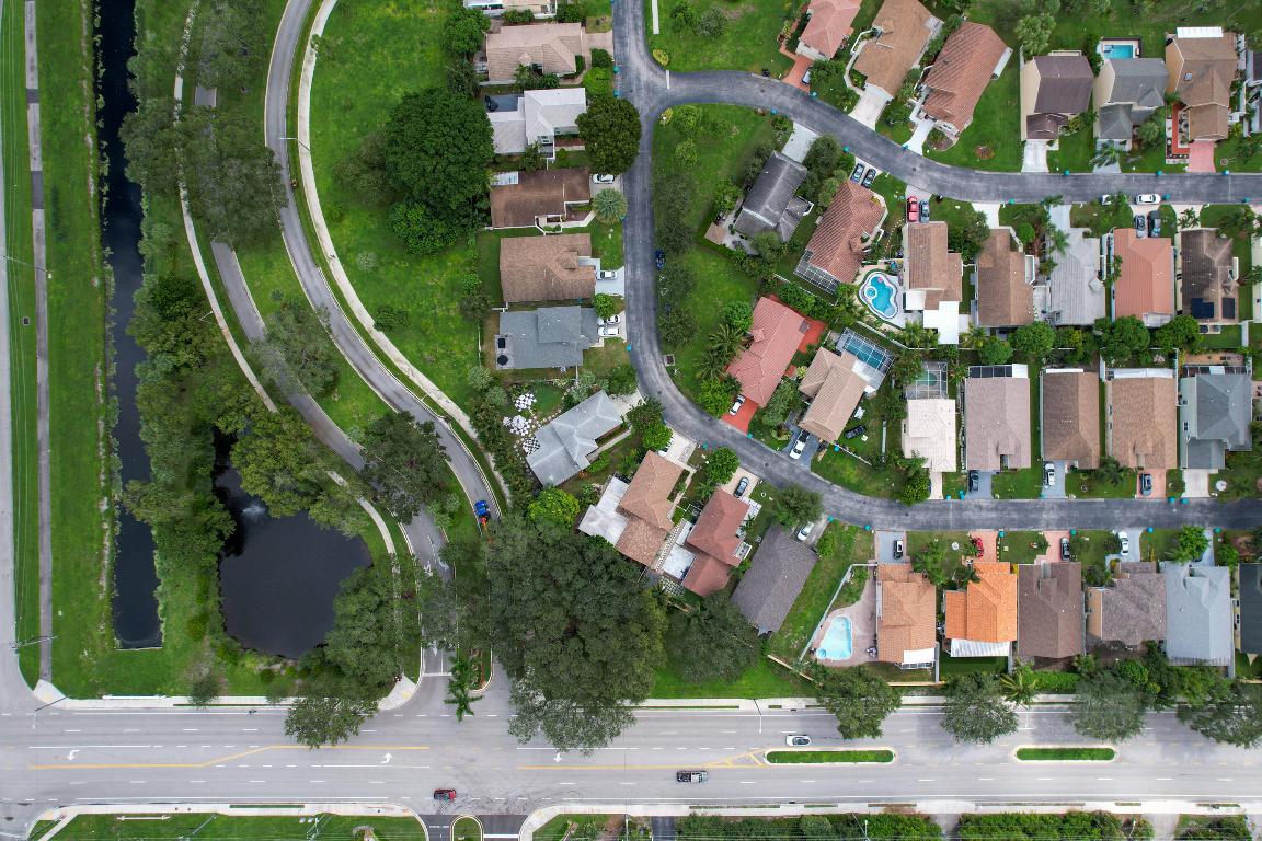 1015 Fairfax Circle W