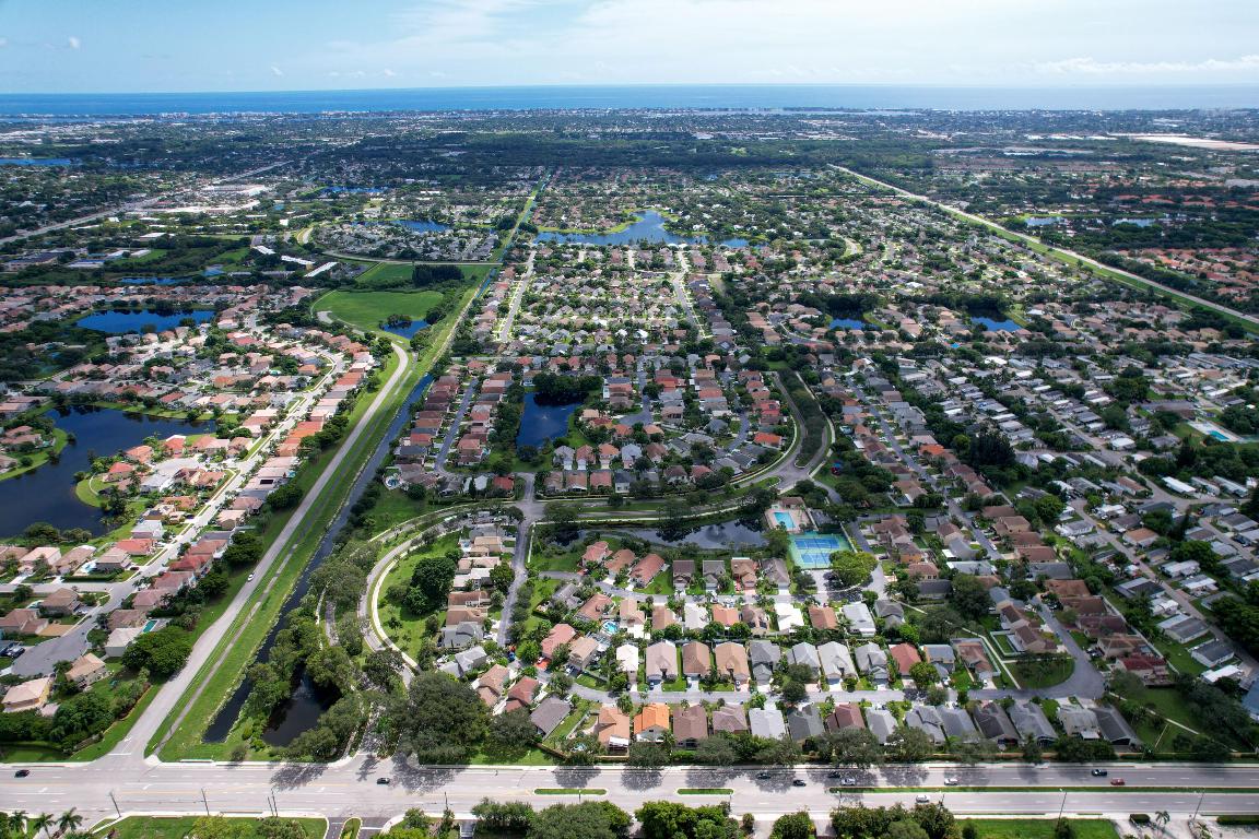 1015 Fairfax Circle W