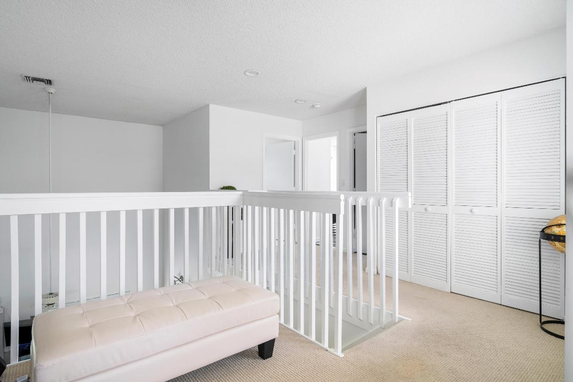 1015 Fairfax Circle W