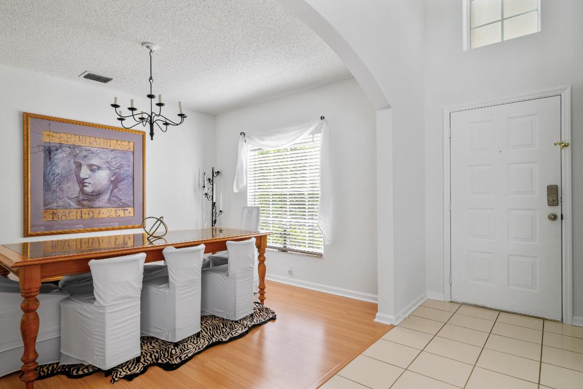 1015 Fairfax Circle W