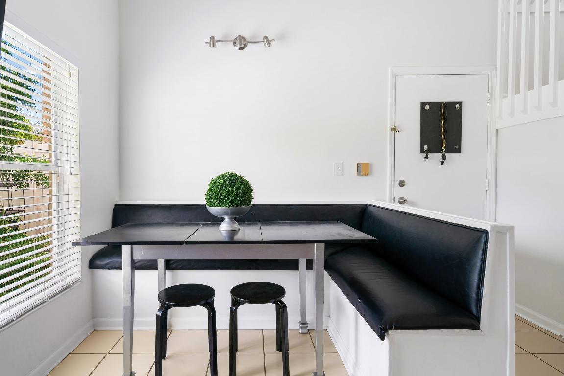 1015 Fairfax Circle W