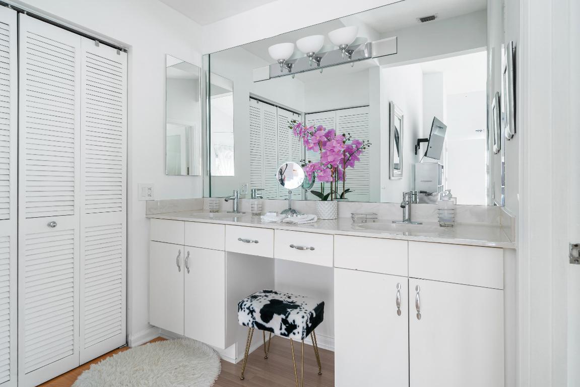 1015 Fairfax Circle W