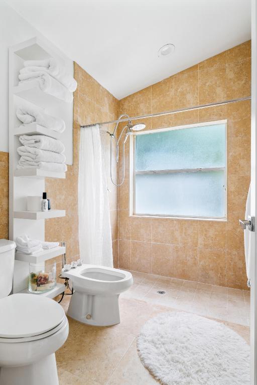 1015 Fairfax Circle W