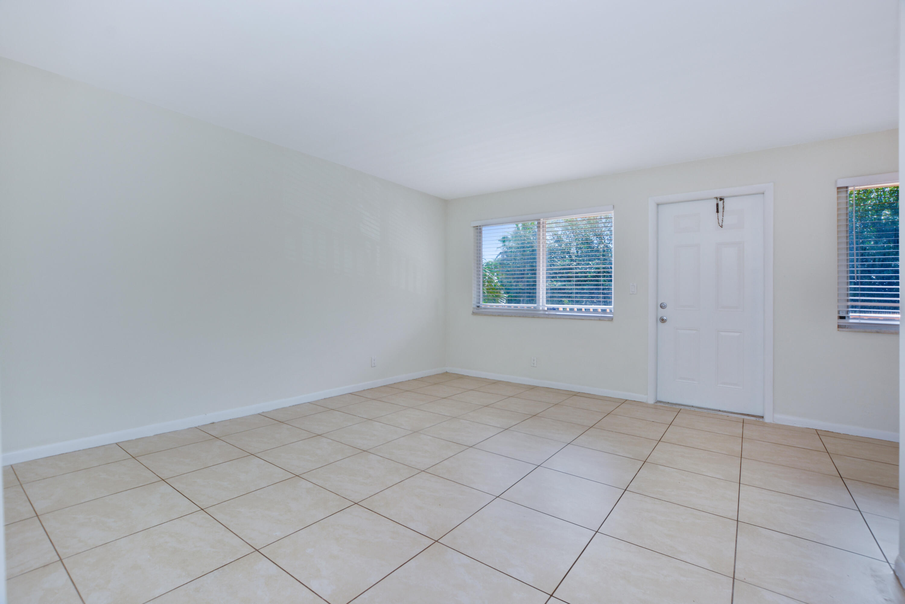 1000 NE 9th Avenue 8