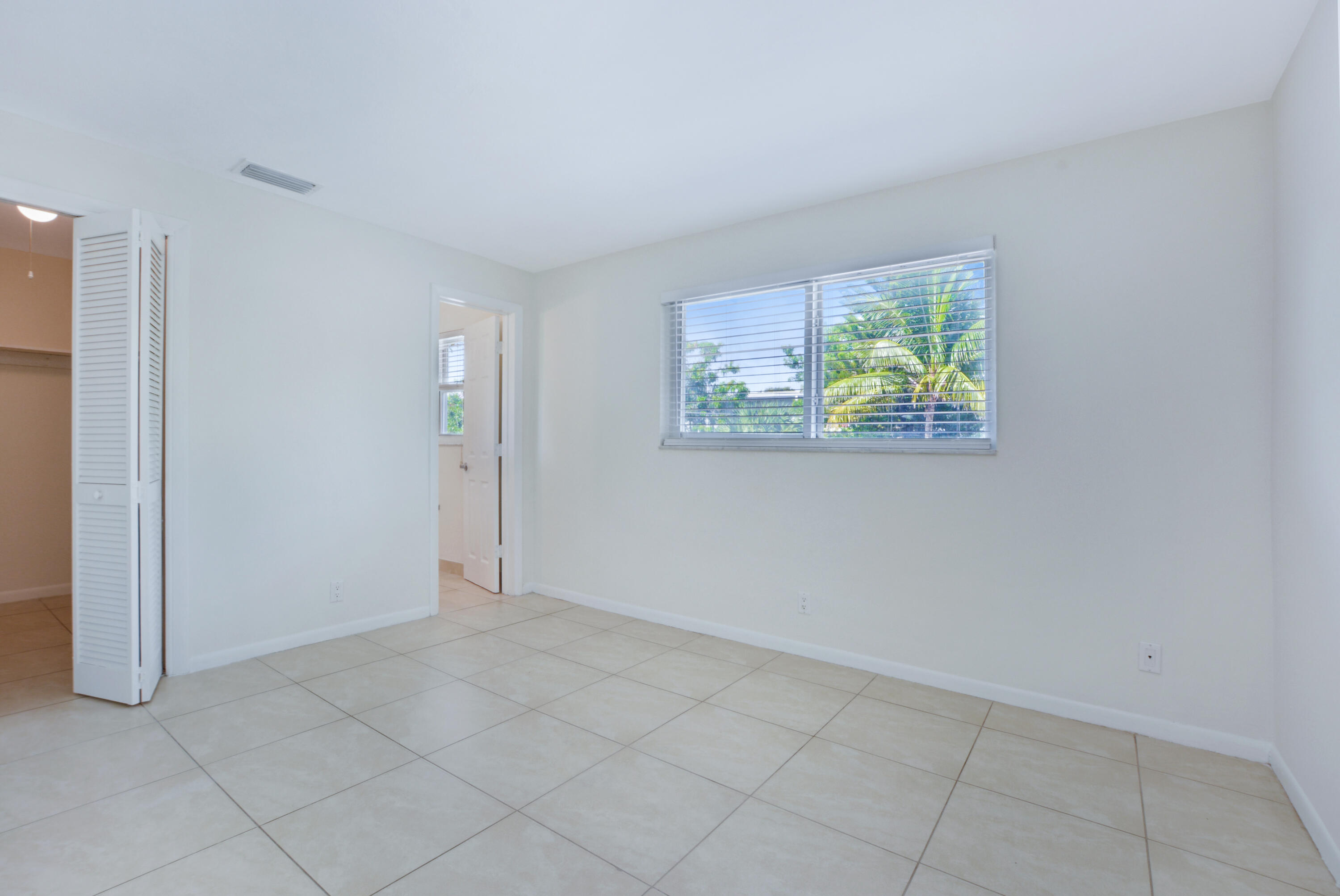 1000 NE 9th Avenue 8