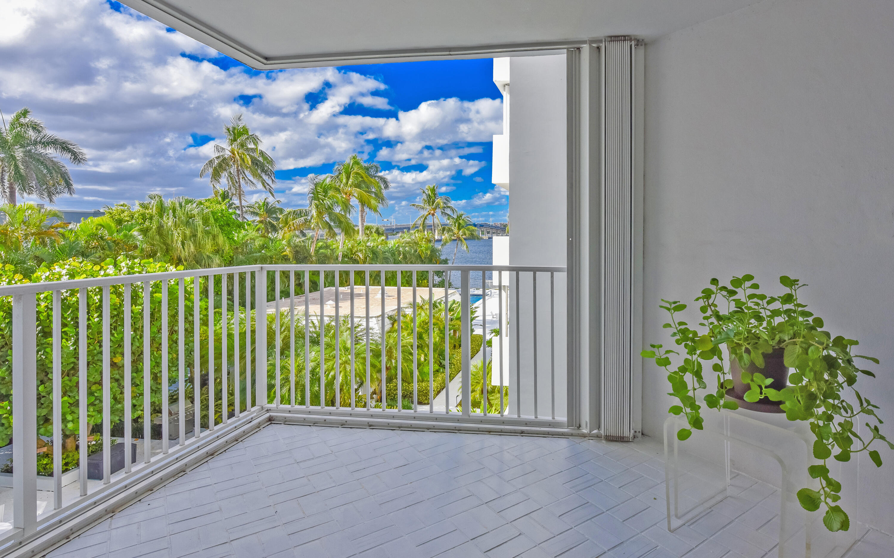 2860 S Ocean Boulevard 311