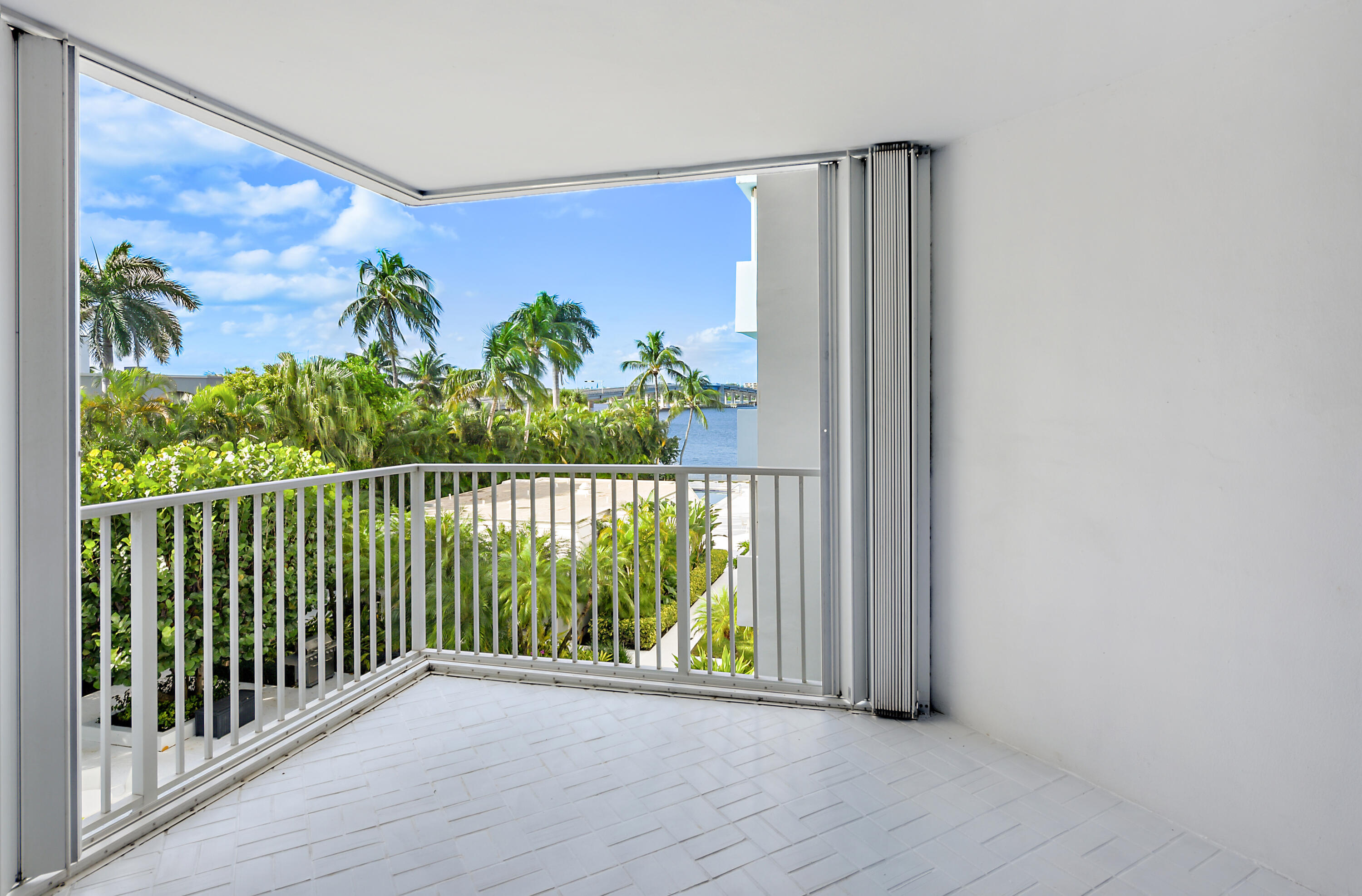 2860 S Ocean Boulevard 311