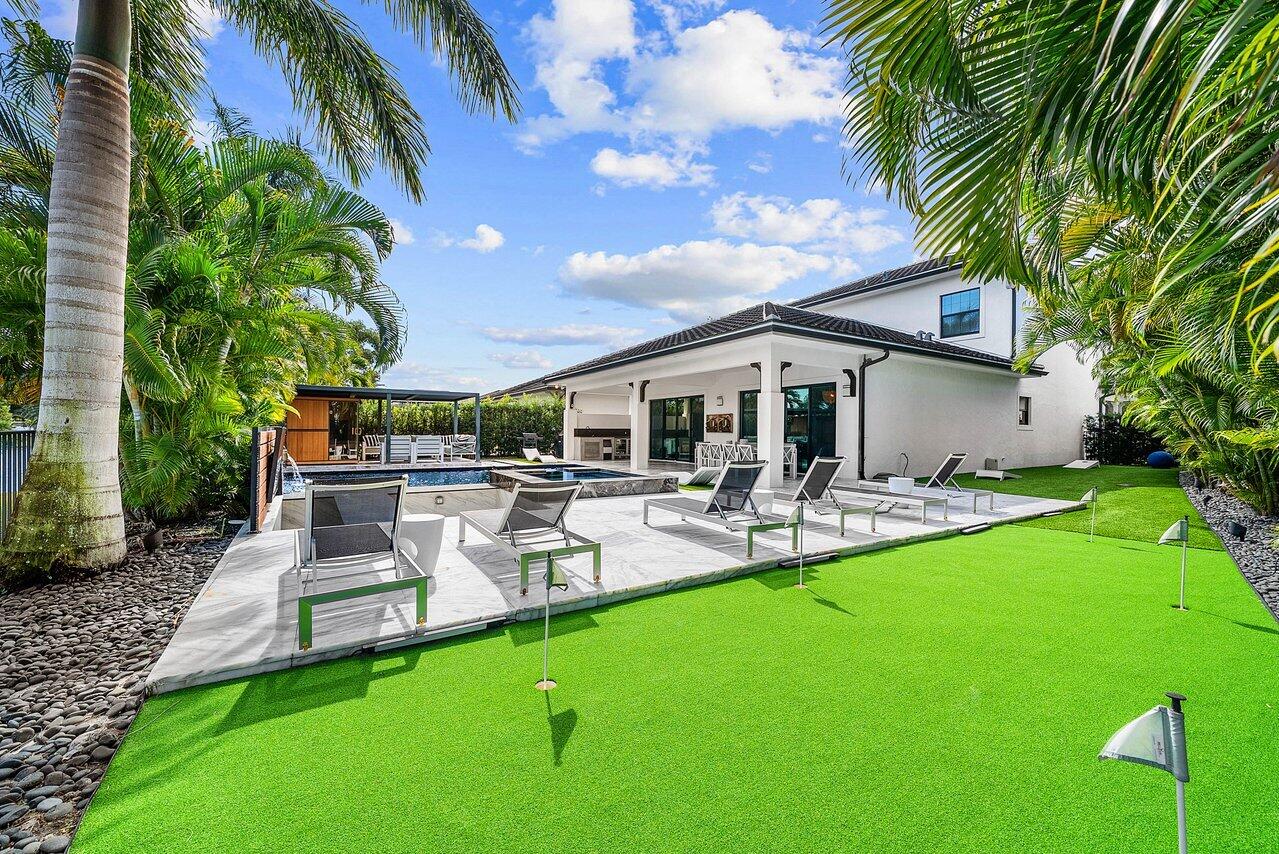 3019 Gin Berry Way
