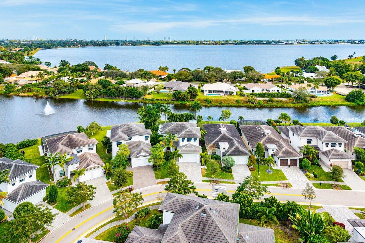 3019 Gin Berry Way