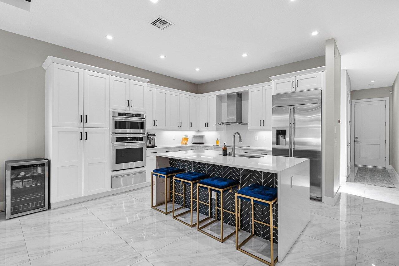 3019 Gin Berry Way
