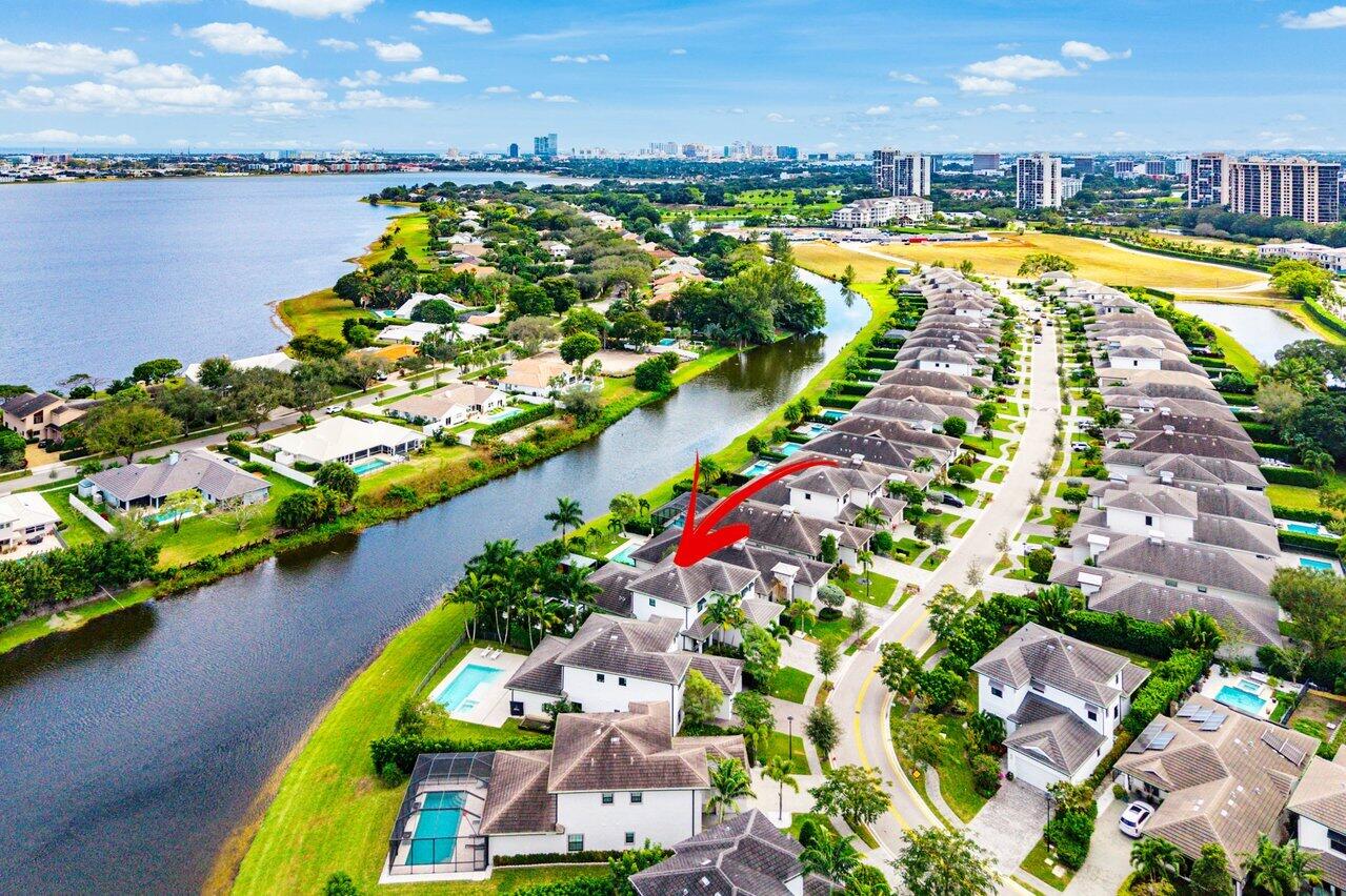 3019 Gin Berry Way