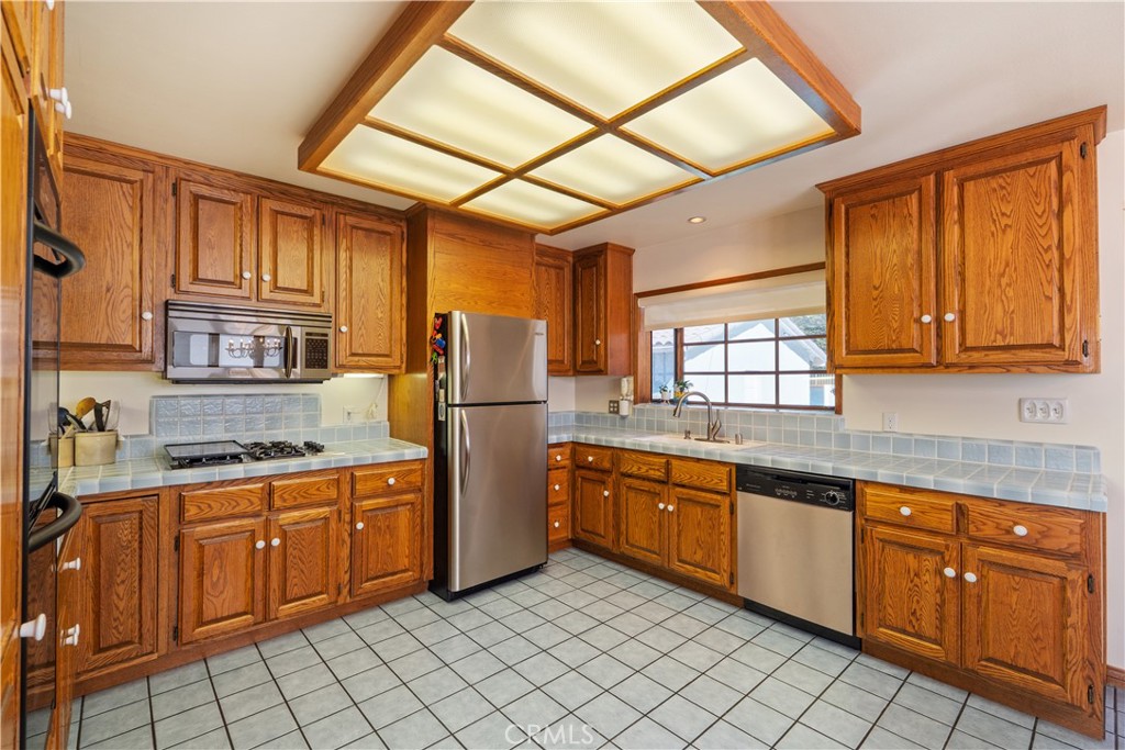 1806 W 25th