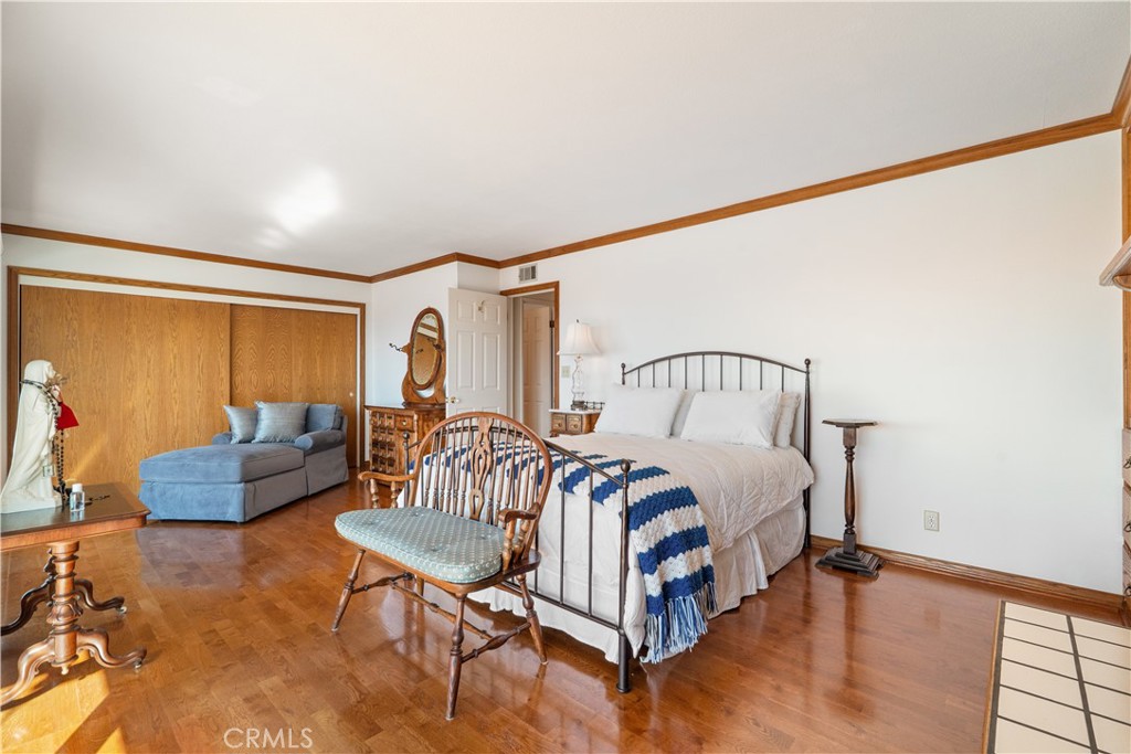 1806 W 25th