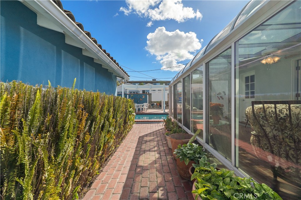 1806 W 25th