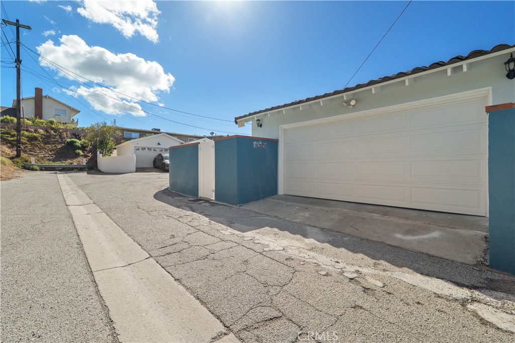 1806 W 25th