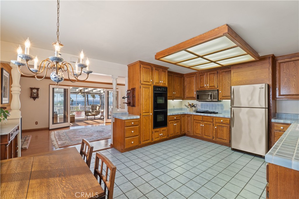 1806 W 25th
