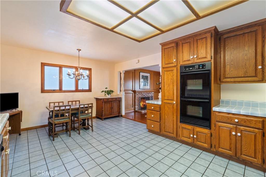 1806 W 25th