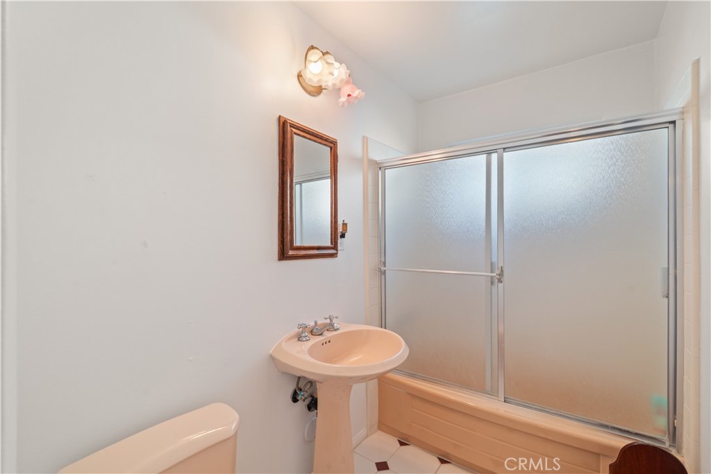 1806 W 25th