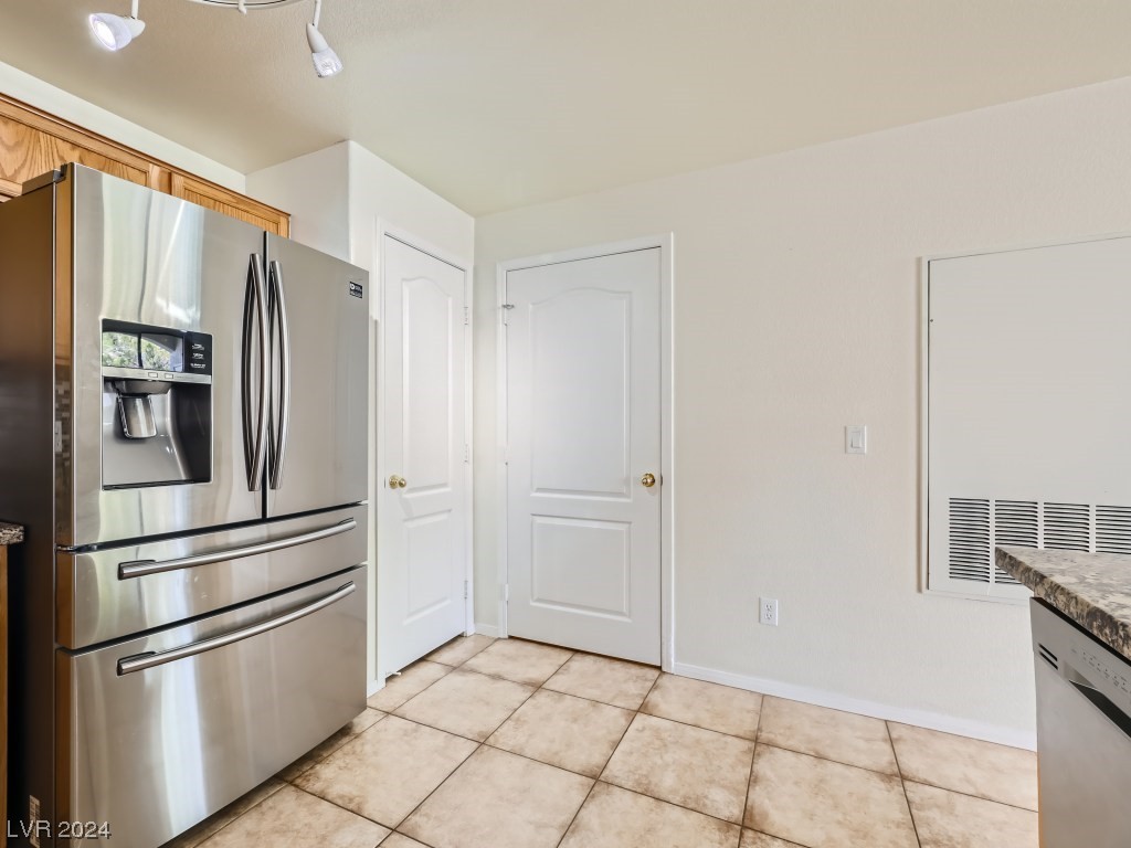 2325 Windmill Parkway 821