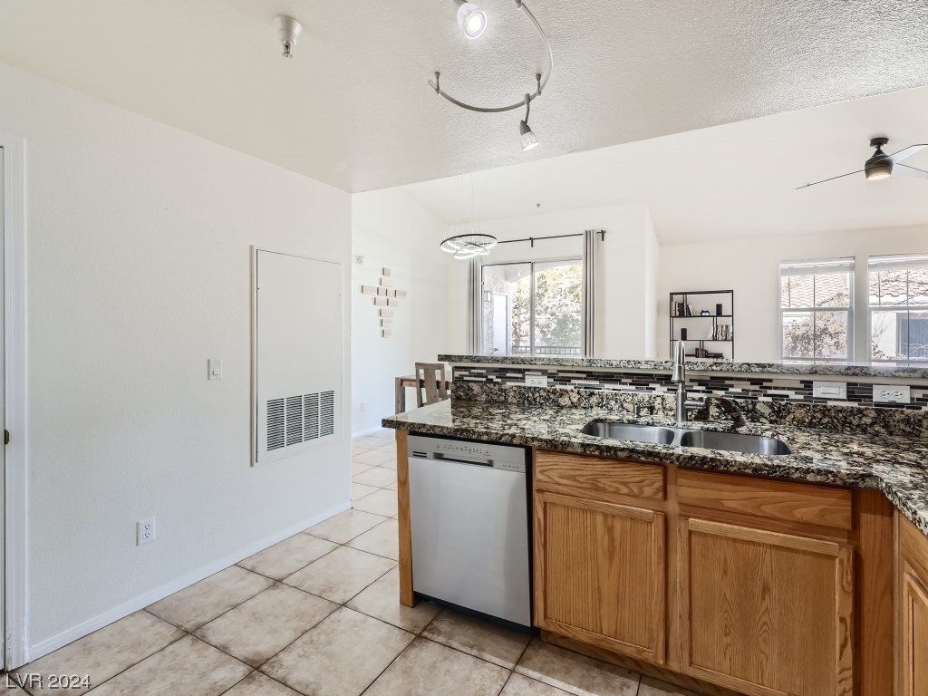 2325 Windmill Parkway 821