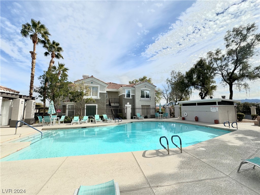 2325 Windmill Parkway 821
