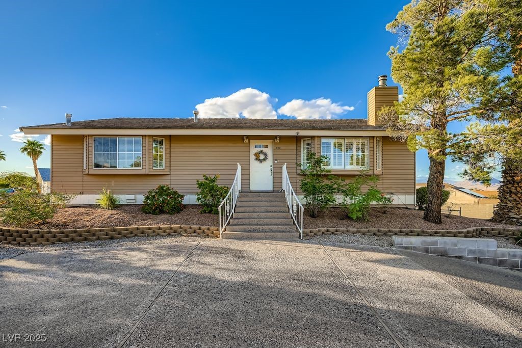 200 West Cypress Drive