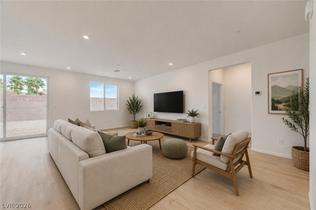 3886 Blooming Orange Avenue