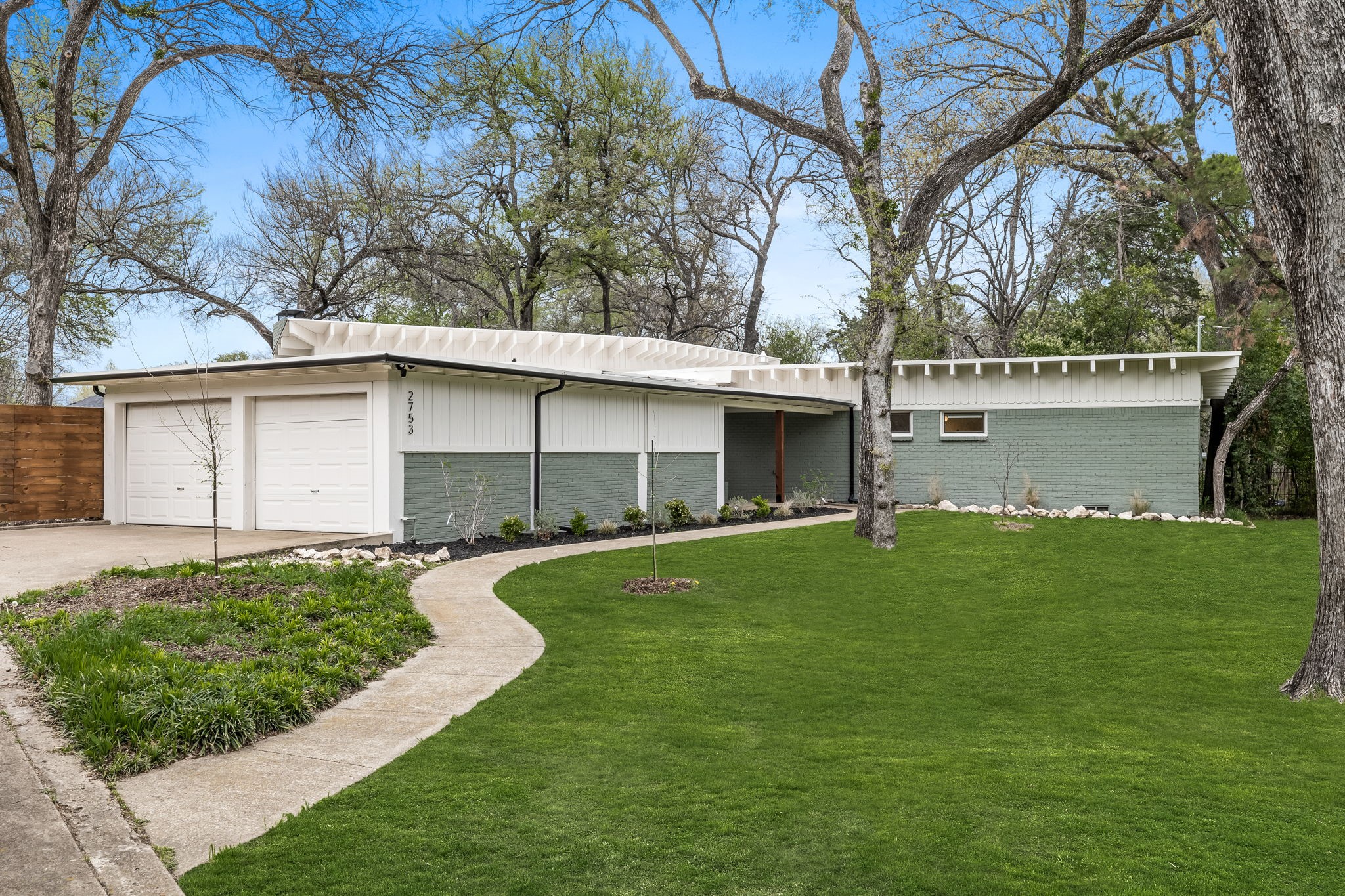2753 Gladiolus Lane