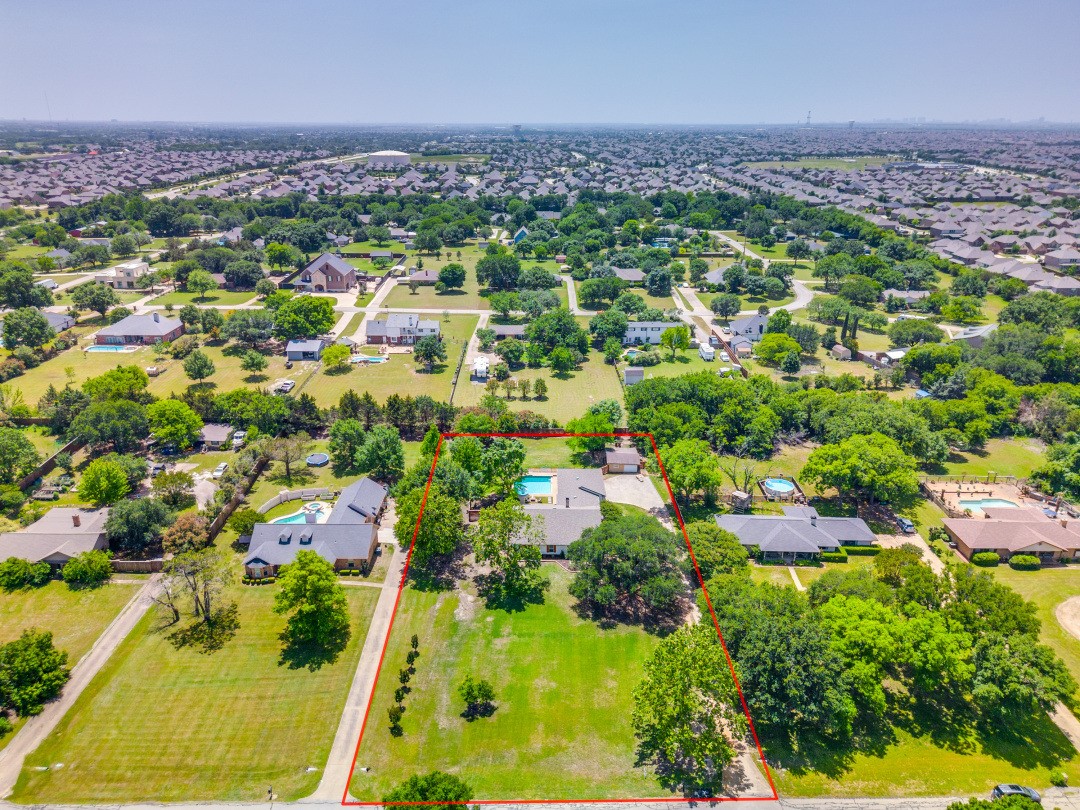 13980 Red Oak Circle S